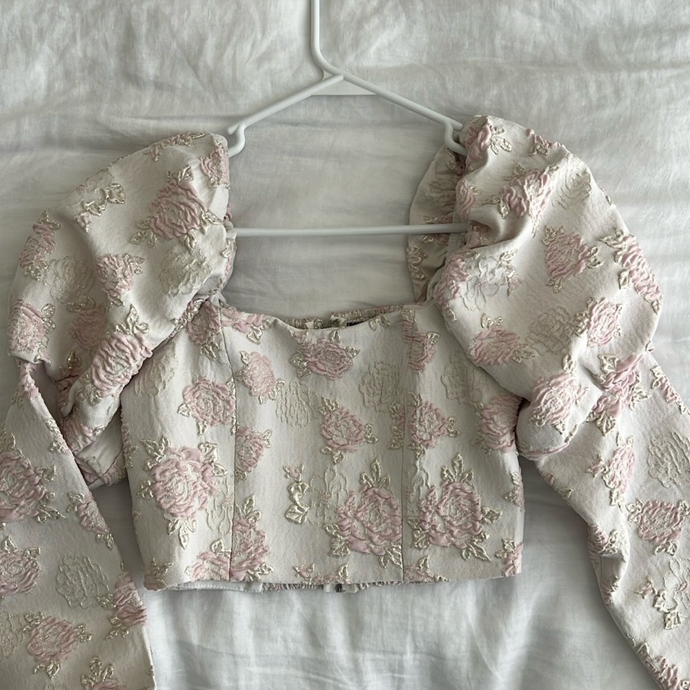 Forever 21 Puff sleeve crop